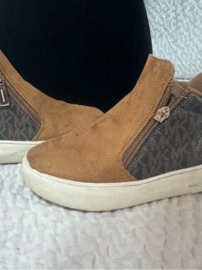 Michael Kors Tan Brown Suede Ankle Boots with Gold Hardware